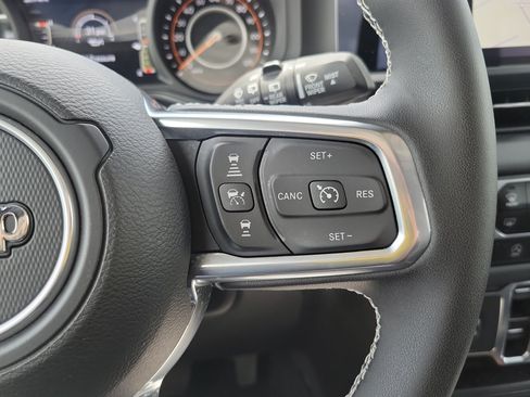 Used 2025 Jeep Wrangler Unlimited Sahara AWD/4WD image 29