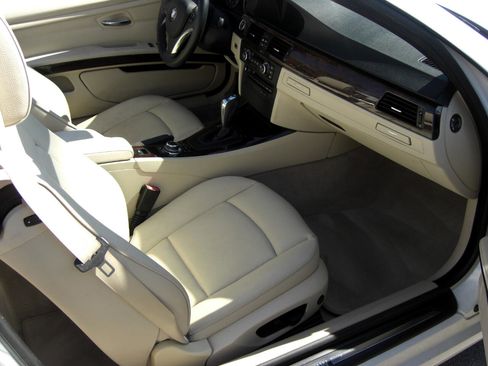 Used 2012 BMW 328i Convertible image 15