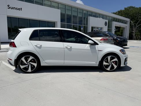 Used 2018 Volkswagen GTI SE FWD image 2
