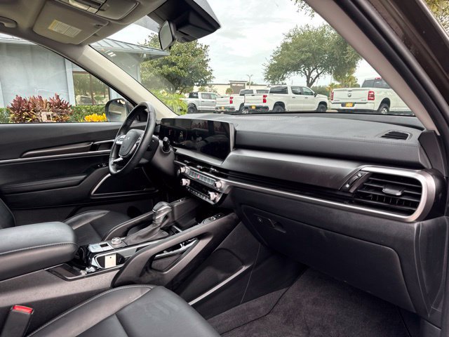 Used 2025 Kia Telluride S FWD image 10
