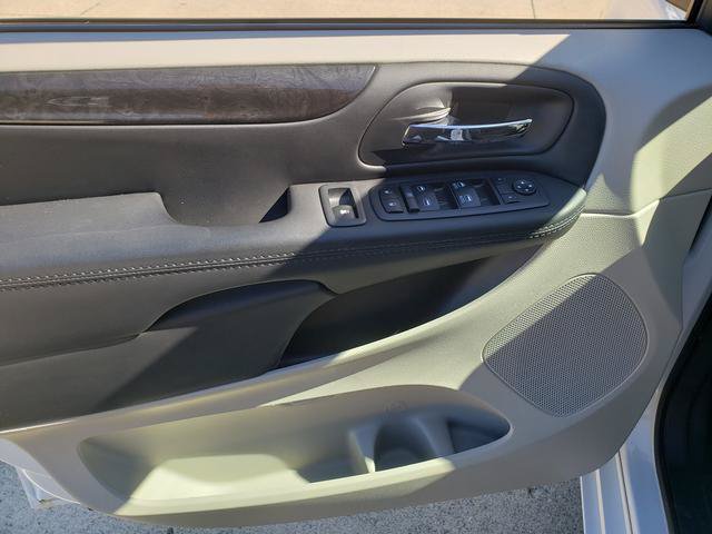 Used 2018 Dodge Grand Caravan SE w/ UConnect Hands-Free Group FWD image 12