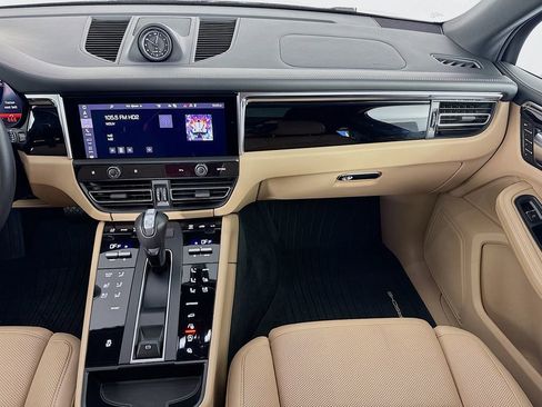 Used 2023 Porsche Macan Turbo image 25