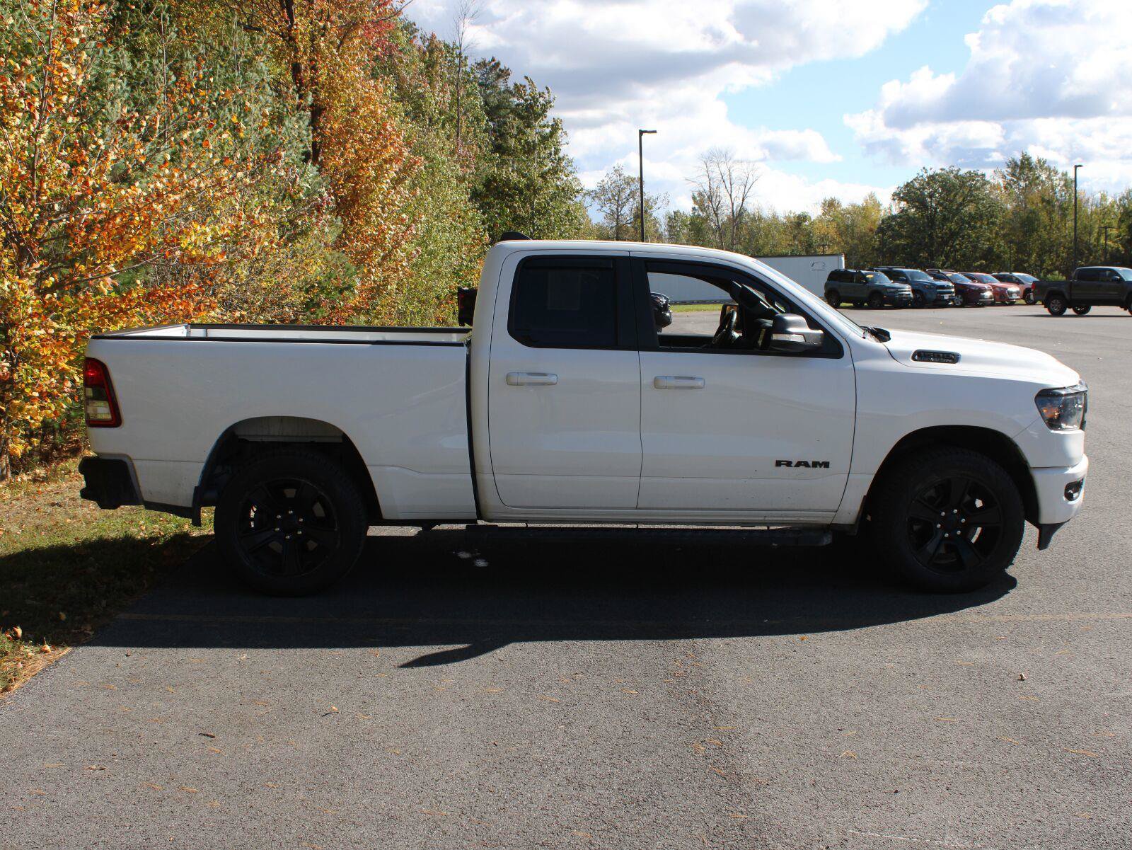 Used 2022 RAM 1500 Big Horn w/ Night Edition AWD/4WD image 4