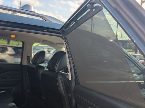Used 2024 Nissan Pathfinder SL AWD/4WD image 32