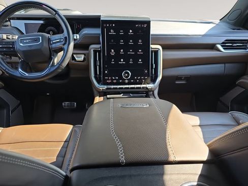 Used 2025 GMC Yukon XL Denali Ultimate w/ LPO, Illumination Package AWD/4WD image 10