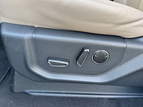 Used 2024 Ford Expedition Limited image 13