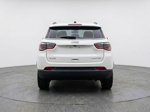 Used 2025 Jeep Compass Latitude AWD/4WD image 7