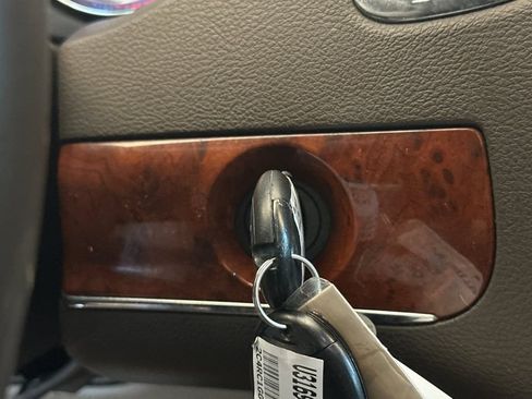 Used 2012 Chrysler Town & Country Limited w/ Luxury Group FWD image 25