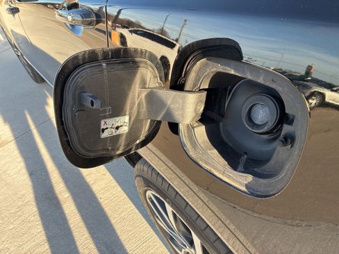 Used 2023 Cadillac XT5 Sportv w/ Technology Package image 13