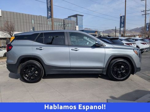 Used 2024 GMC Terrain SLE image 2