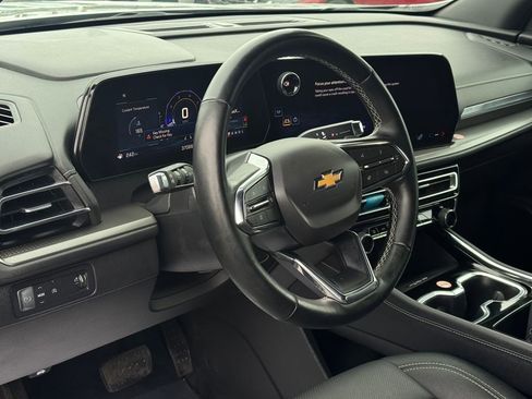 Used 2025 Chevrolet Traverse LT image 25