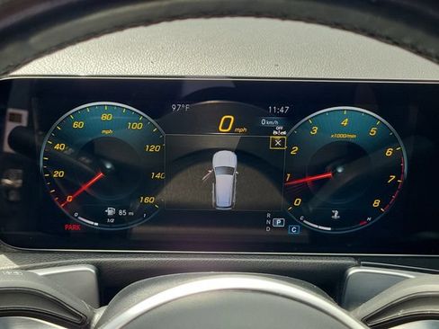Used 2023 Mercedes-Benz GLB 250 4MATIC w/ Premium Package image 23