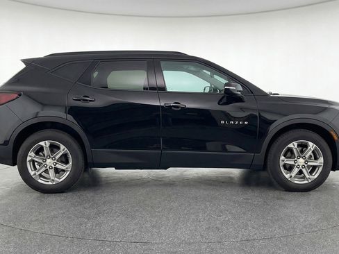 Used 2025 Chevrolet Blazer LT FWD image 11