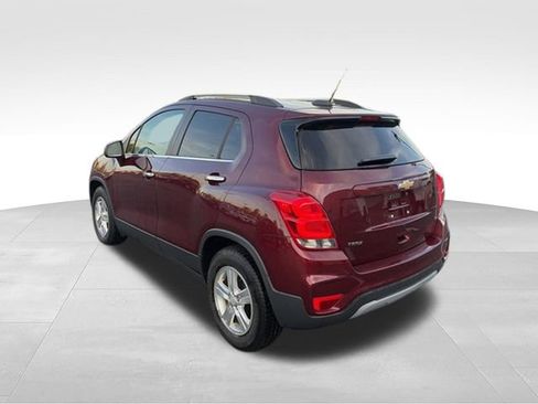 Used 2017 Chevrolet Trax LT w/ Sun & Sound Package FWD image 3