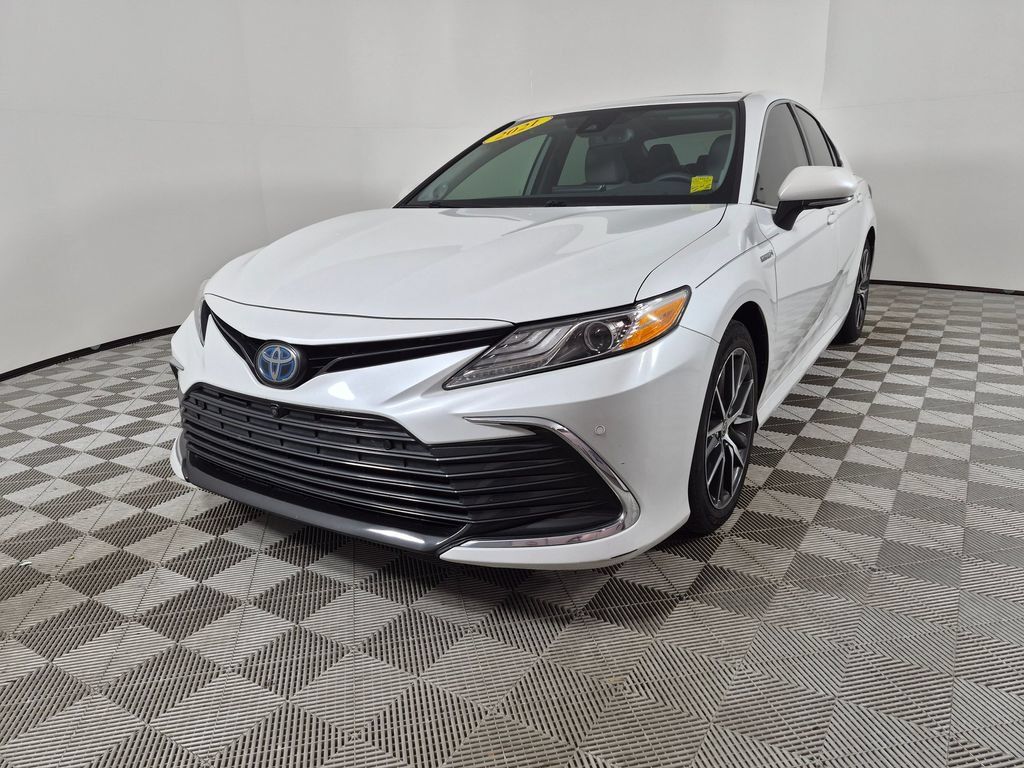 Used 2021 Toyota Camry XLE w/ Navigation Upgrade Package FWD image 7