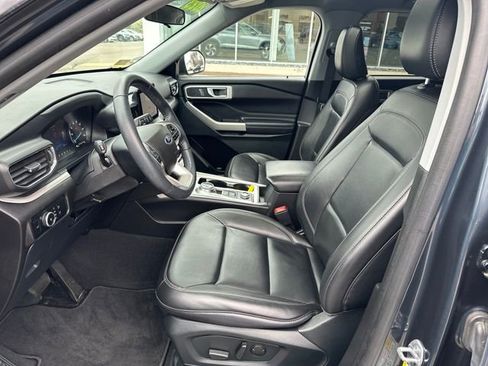 Used 2023 Ford Explorer XLT w/ Equipment Group 202A AWD/4WD image 13