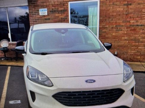 Used 2021 Ford Escape SE w/ SE Sport Appearance Package image 1