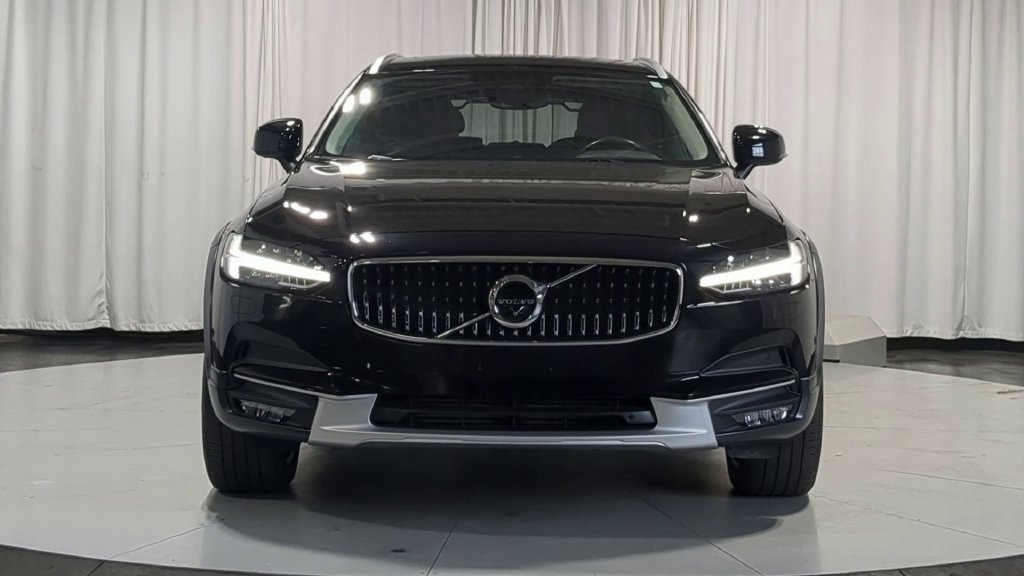 Used 2018 Volvo V90 T6 Cross Country w/ Convenience Package AWD/4WD image 3