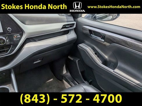 Used 2023 Toyota Highlander Platinum FWD image 20