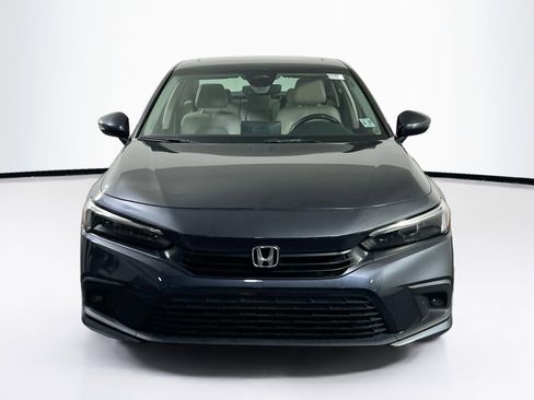 Used 2022 Honda Civic Touring image 2