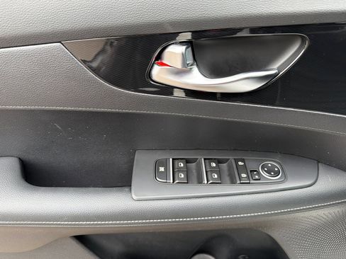 Used 2024 Kia Forte GT-Line w/ GT-Line Premium Package image 11