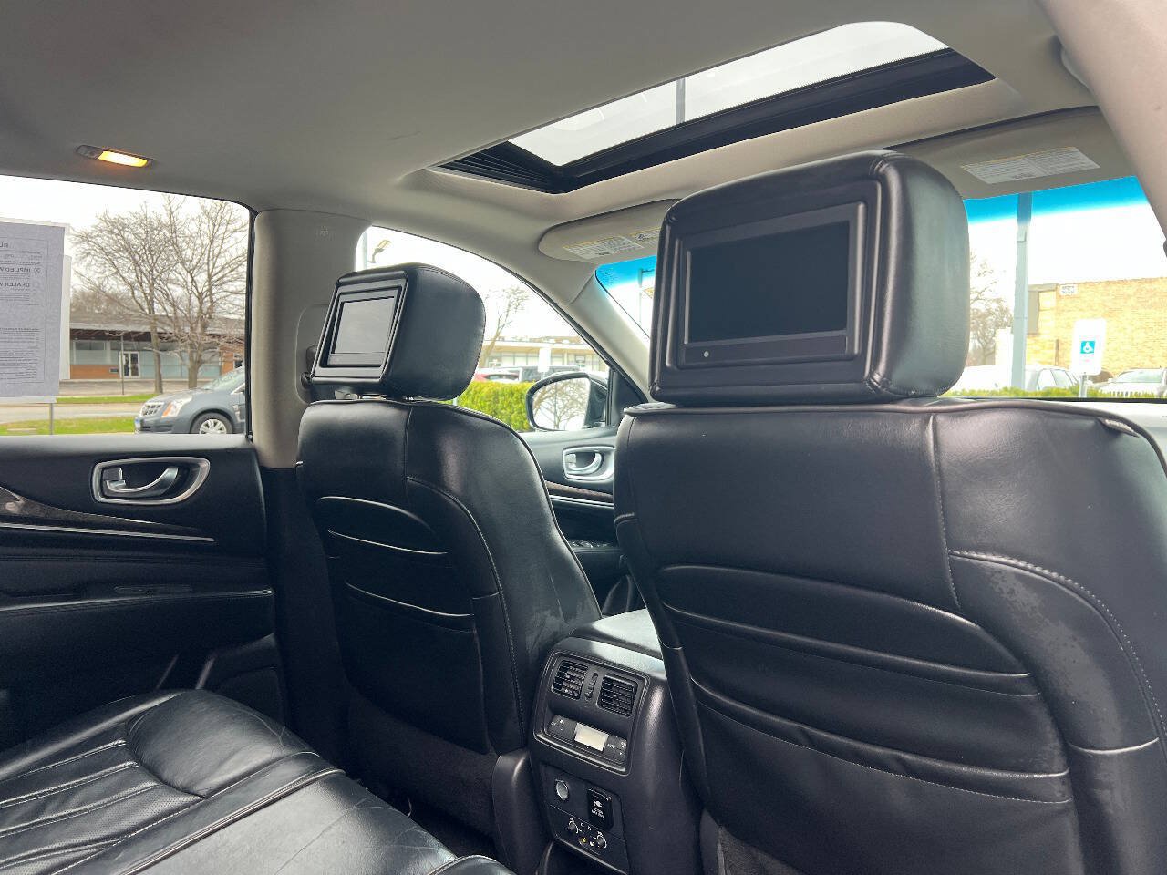 Used 2015 INFINITI QX60 Luxe w/ Premium Plus Package AWD/4WD image 32