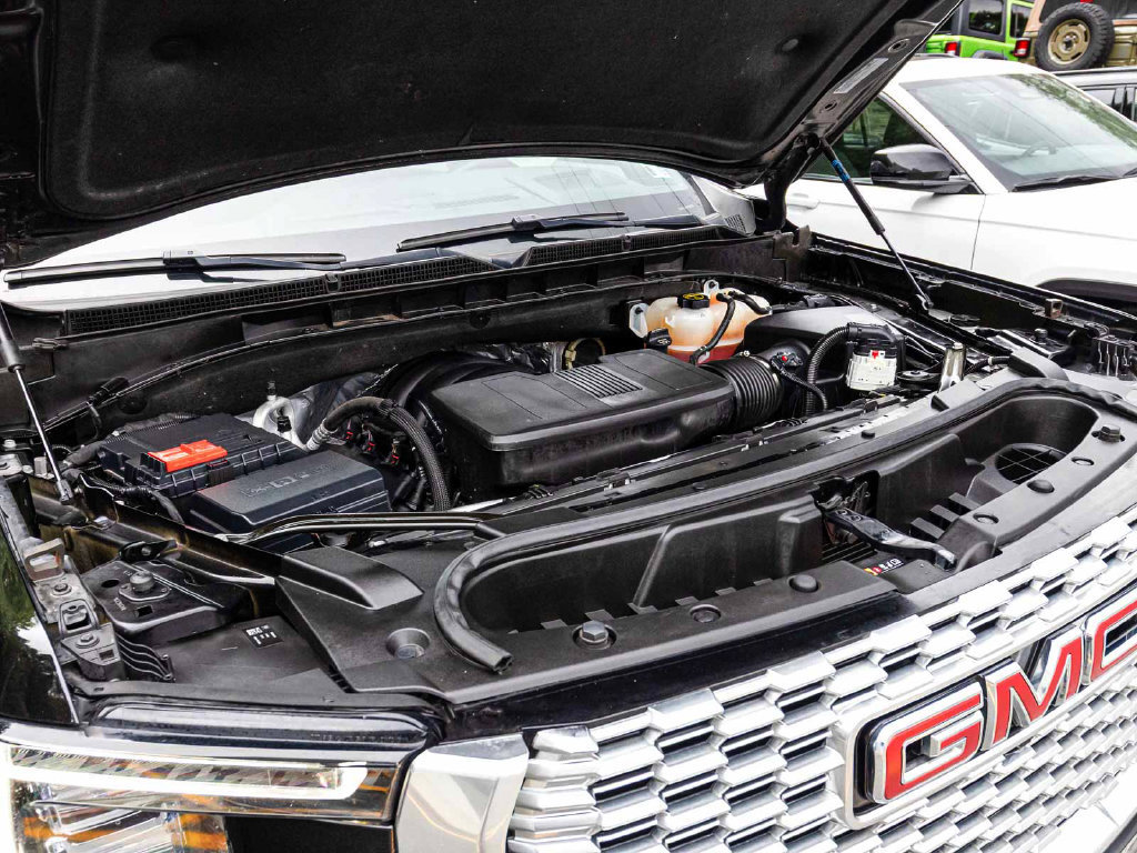 Used 2024 GMC Yukon Denali w/ Advanced Technology Package AWD/4WD image 35