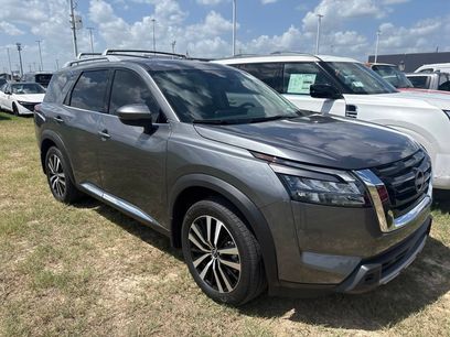 Used 2025 Nissan Pathfinder Platinum w/ Cargo Package