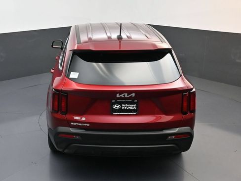Used 2023 Kia Sorento LX FWD image 17