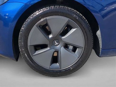 Used 2021 Tesla Model 3 Standard Range Plus image 25