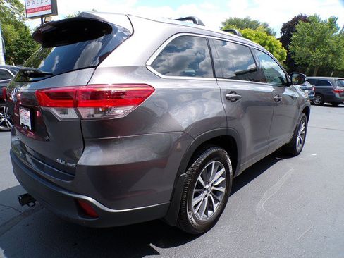Used 2017 Toyota Highlander XLE AWD/4WD image 8
