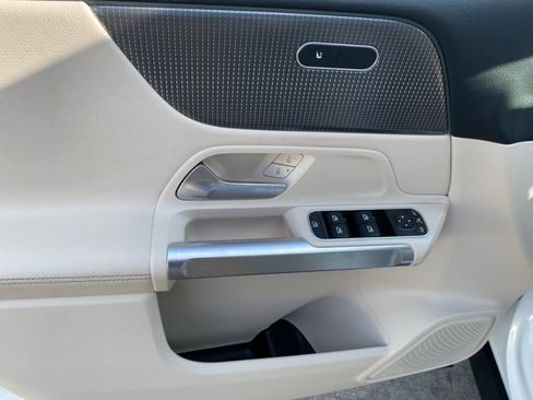 Used 2022 Mercedes-Benz GLB 250 4MATIC image 36