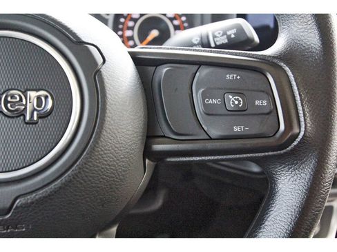 Used 2025 Jeep Gladiator Sport image 19