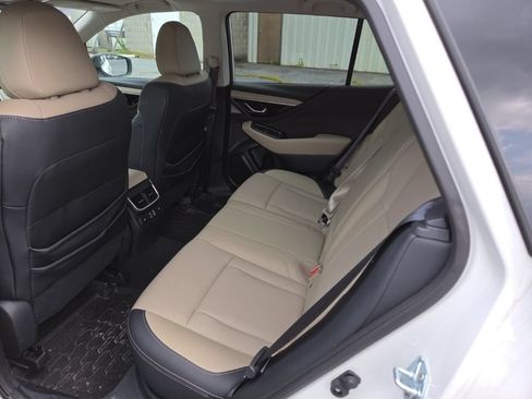 Used 2025 Subaru Outback Limited AWD/4WD image 12