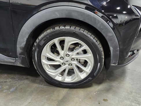 Used 2023 Chevrolet Bolt EUV LT w/ Driver Confidence Package image 9