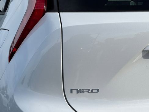 Used 2023 Kia Niro EX Touring image 13