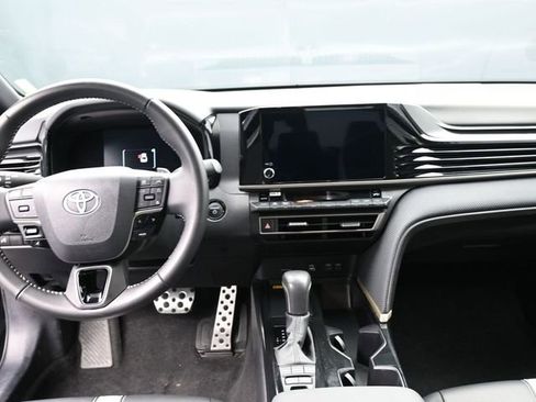 Used 2025 Toyota Camry SE image 15