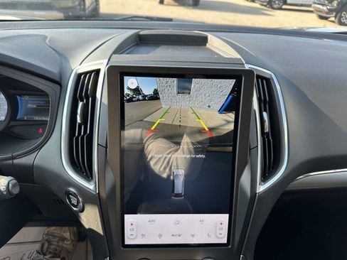 Used 2024 Ford Edge Titanium image 29