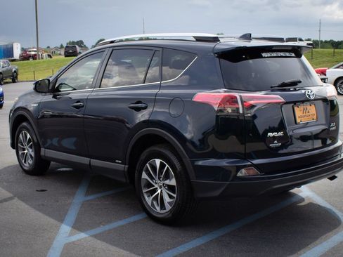 Used 2018 Toyota RAV4 XLE AWD/4WD image 8