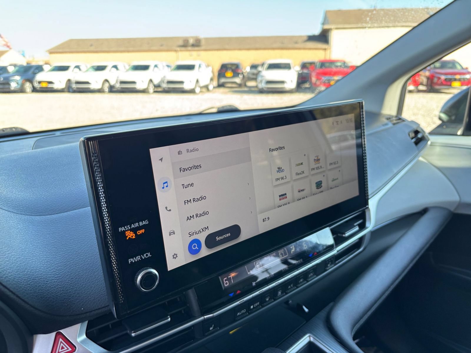 Used 2025 Toyota Sienna XLE FWD image 20