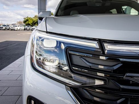 Used 2024 Volkswagen Atlas SEL Premium R-Line image 8