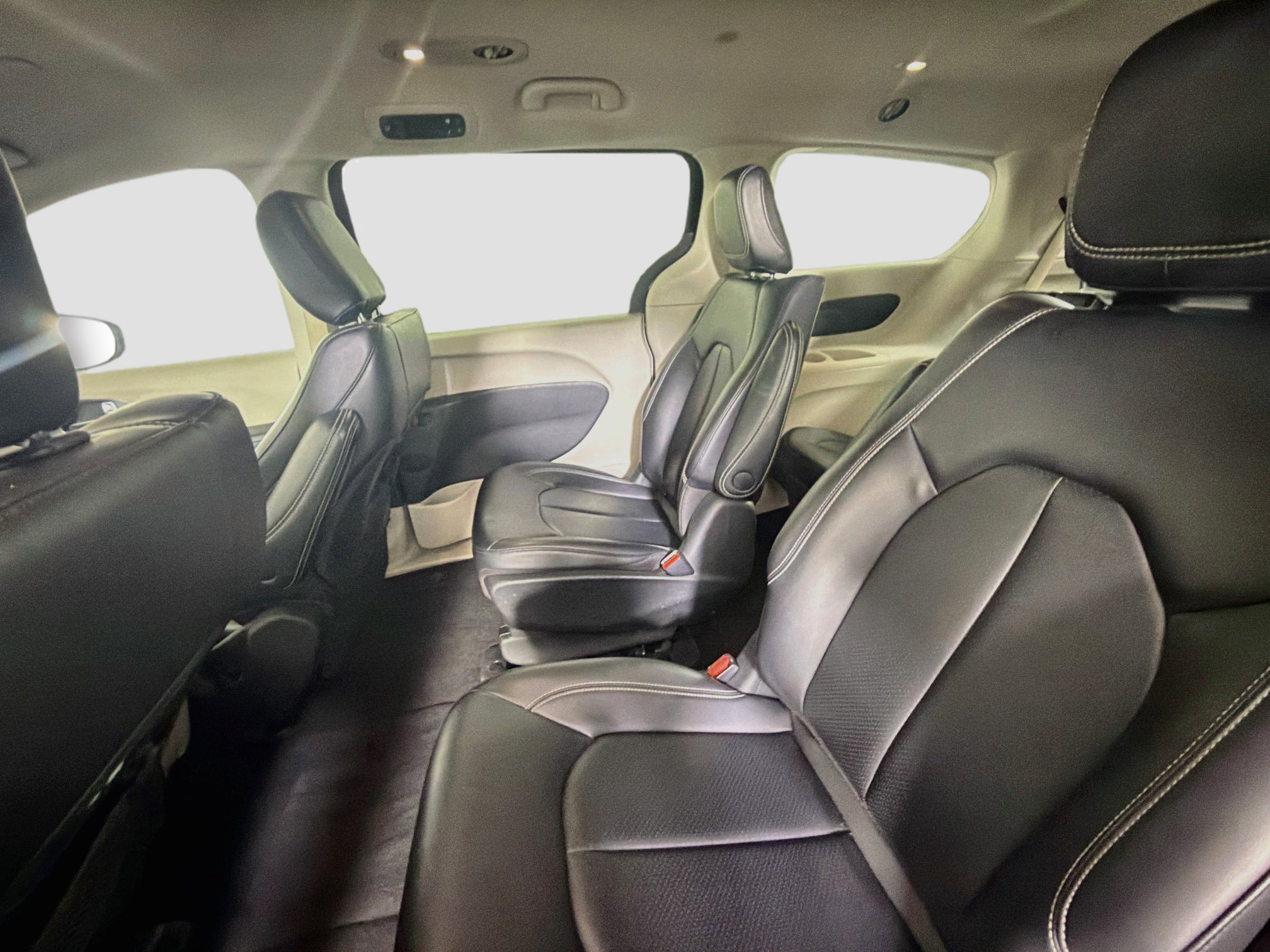 Used 2023 Chrysler Pacifica Touring-L FWD image 26