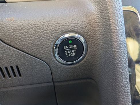 Used 2015 Lincoln Navigator 2WD image 34