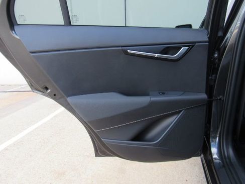 Used 2023 Kia Niro EX Touring image 19