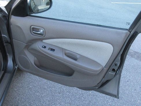 Used 2004 Nissan Sentra S image 26