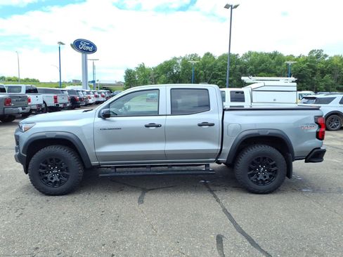 Used 2025 Chevrolet Colorado Trail Boss AWD/4WD image 2