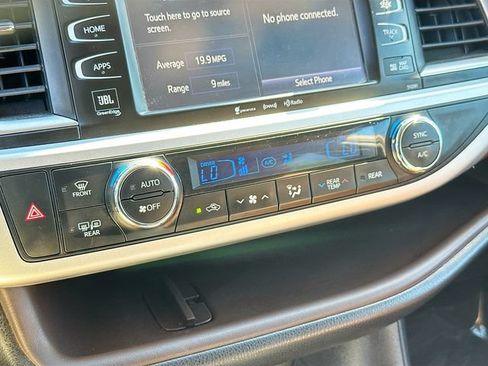 Used 2019 Toyota Highlander Limited AWD/4WD image 16