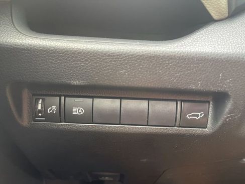 Used 2020 Toyota RAV4 XLE w/ Convenience Package FWD image 22