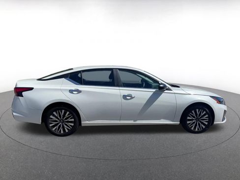 Used 2025 Nissan Altima 2.5 SV image 15
