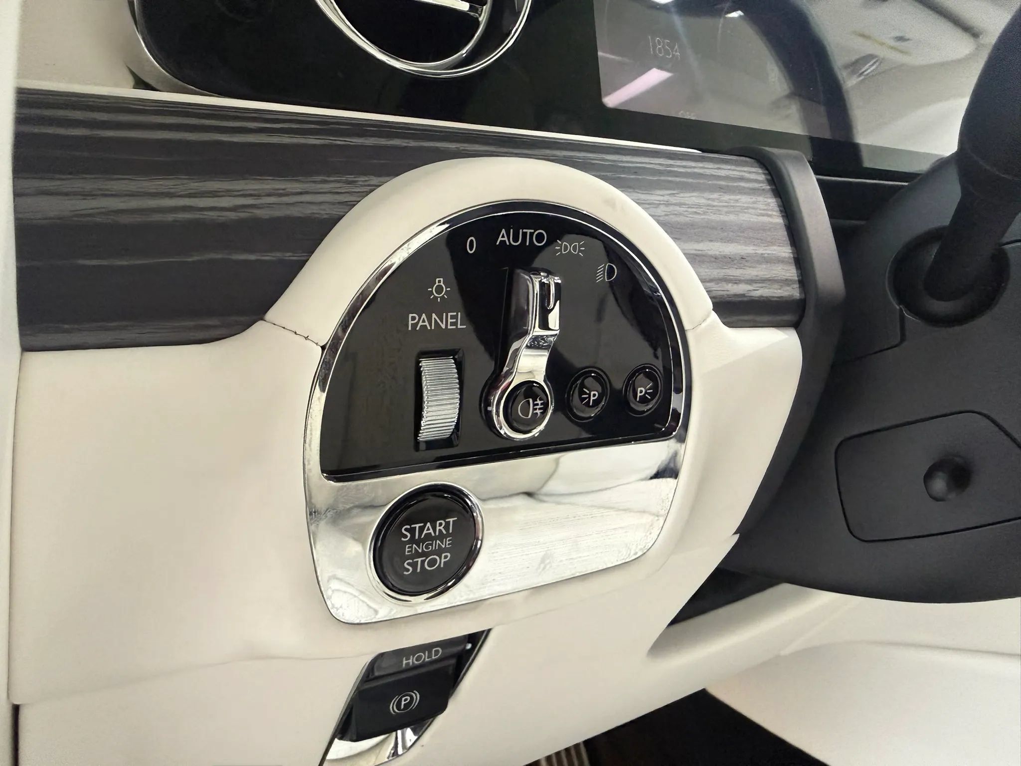 Used 2025 Rolls-Royce Spectre AWD/4WD image 37